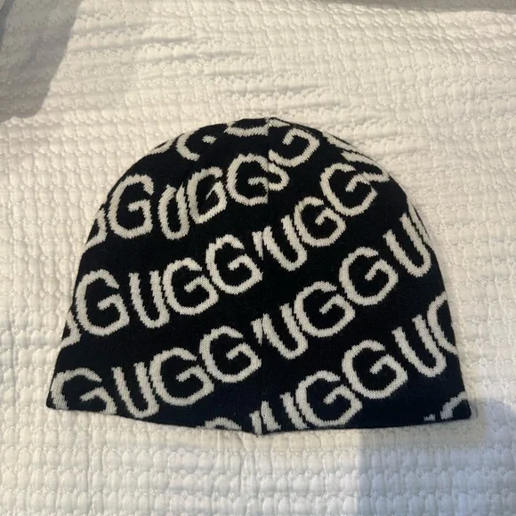 UGG Black and White Beanie - Picture 2 of 3